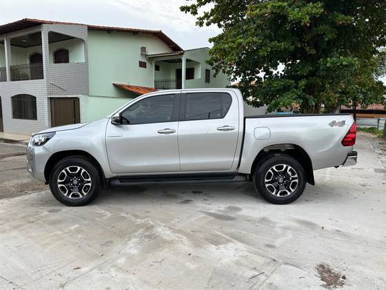 TOYOTA HILUX 2.8 D-4D TURBO DIESEL CD SRV 4X4 AUTOMÁTICO